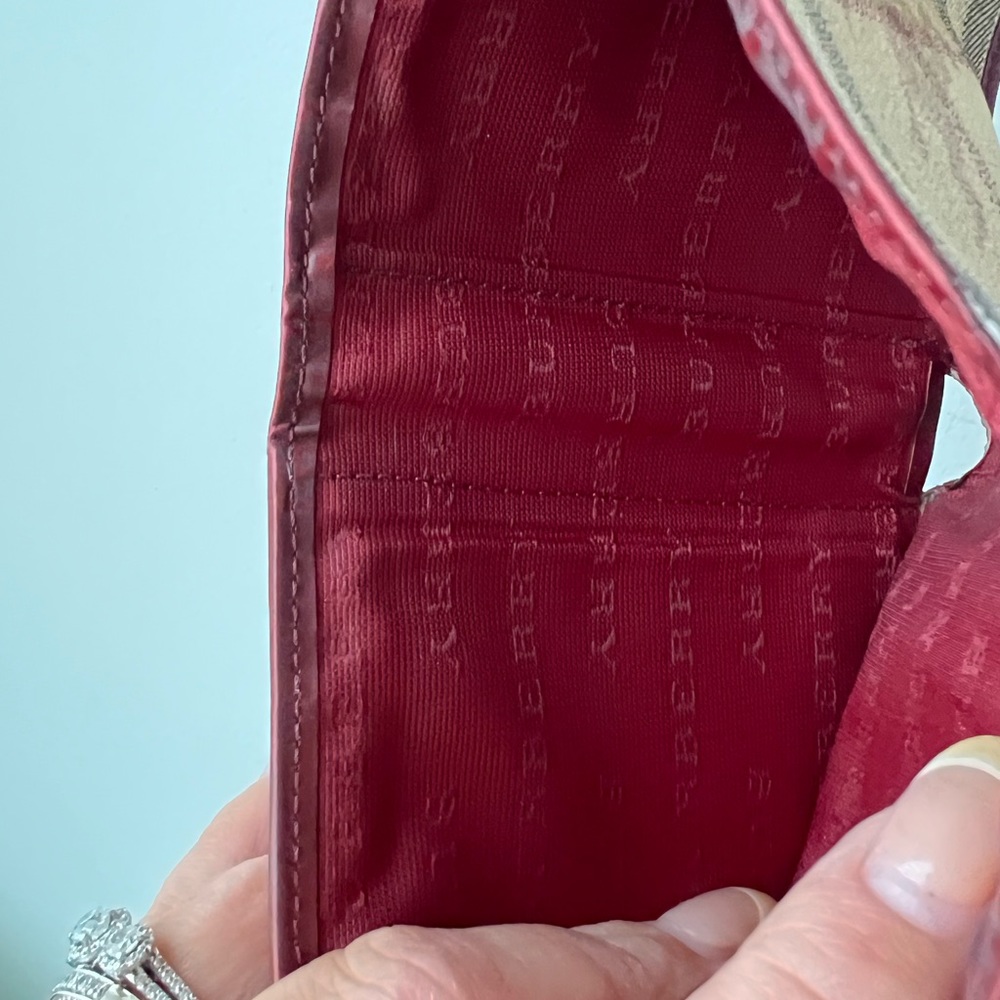 BURBERRY Kiss Lock WOC - Picture 13 of 13